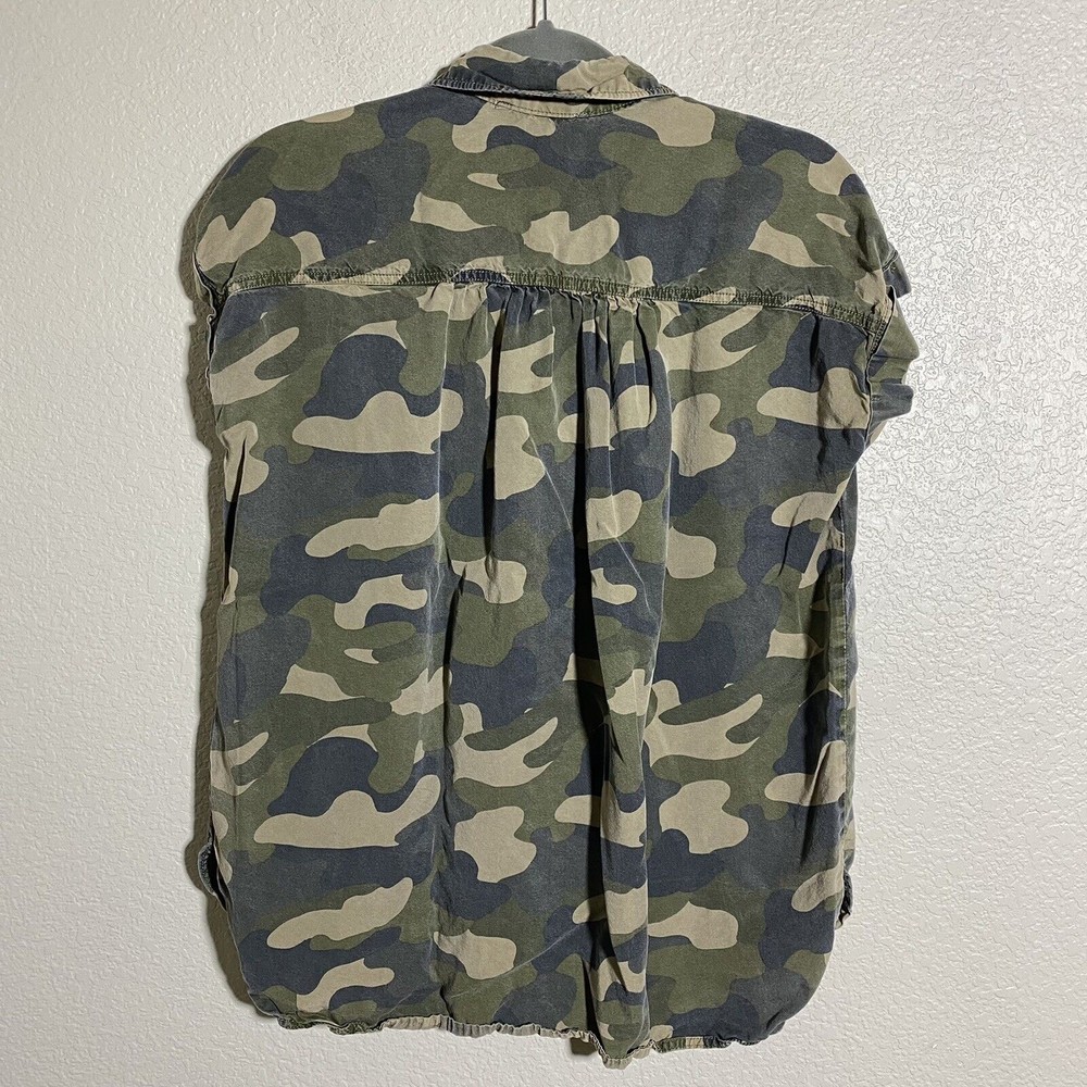 C & C California Womens Shirt Size XS Camo Button Front Short Sleeve - Picture 2 of 7